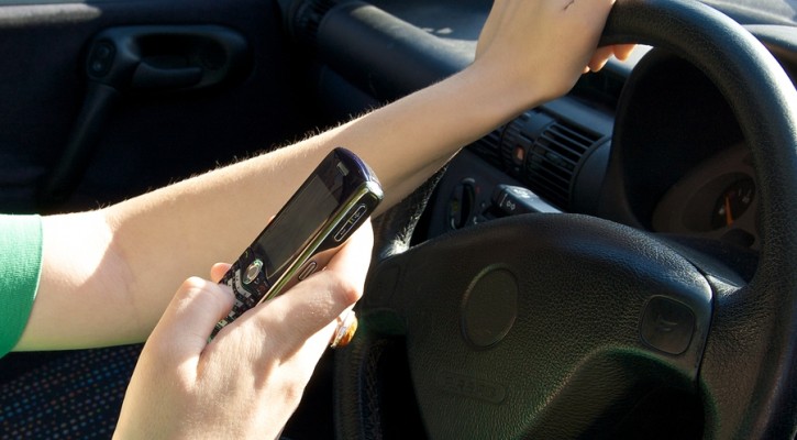 Proposed bills ban texting and cell phone use